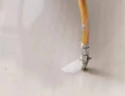 宁明瓷砖空鼓维修公司专业解答在瓷砖铺贴过程中，如果使用的砂料过粗（如全部使用了粗砂），可能会导致以下问题